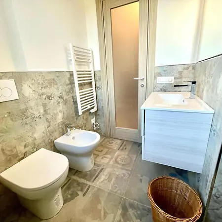 Hostdomus - La Rocca Гарленда