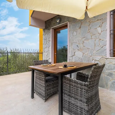 Hostdomus - La Rocca Garlenda