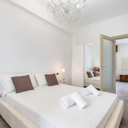 Hostdomus - La Rocca Apartamento