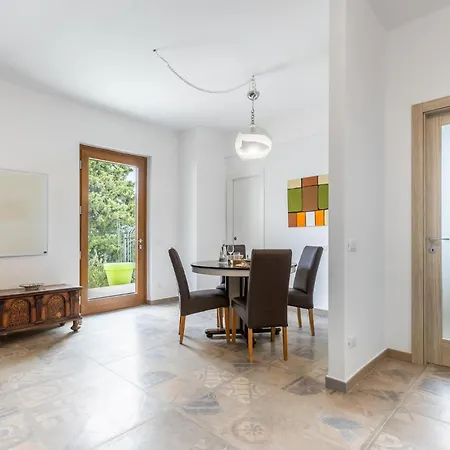 Apartamento Hostdomus - La Rocca *