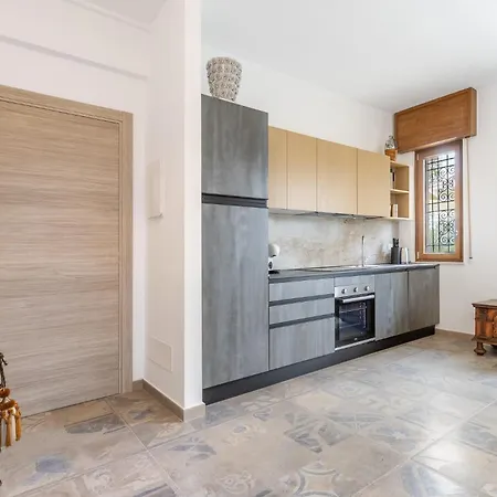 Hostdomus - La Rocca Apartamento