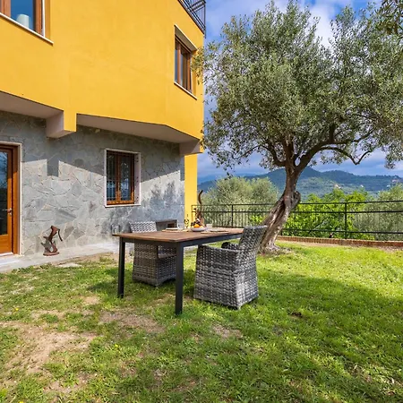Hostdomus - La Rocca Apartamento