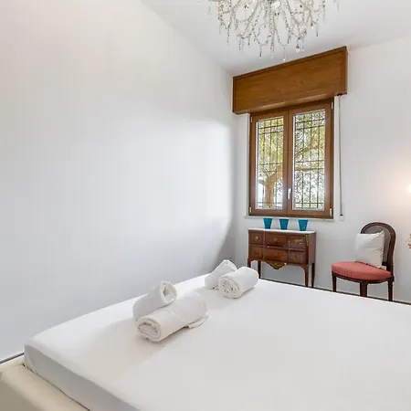 Hostdomus - La Rocca Apartamento