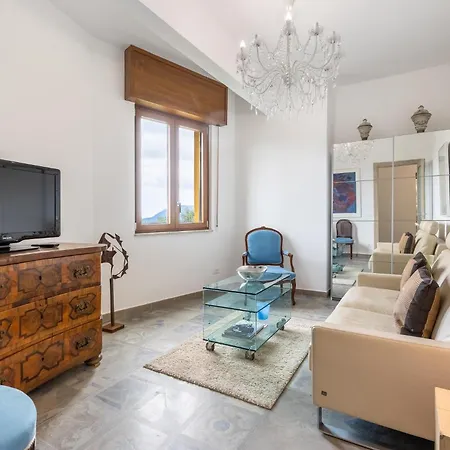 Apartamento Hostdomus - La Rocca Garlenda