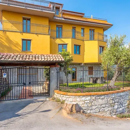 Apartamento Hostdomus - La Rocca Garlenda